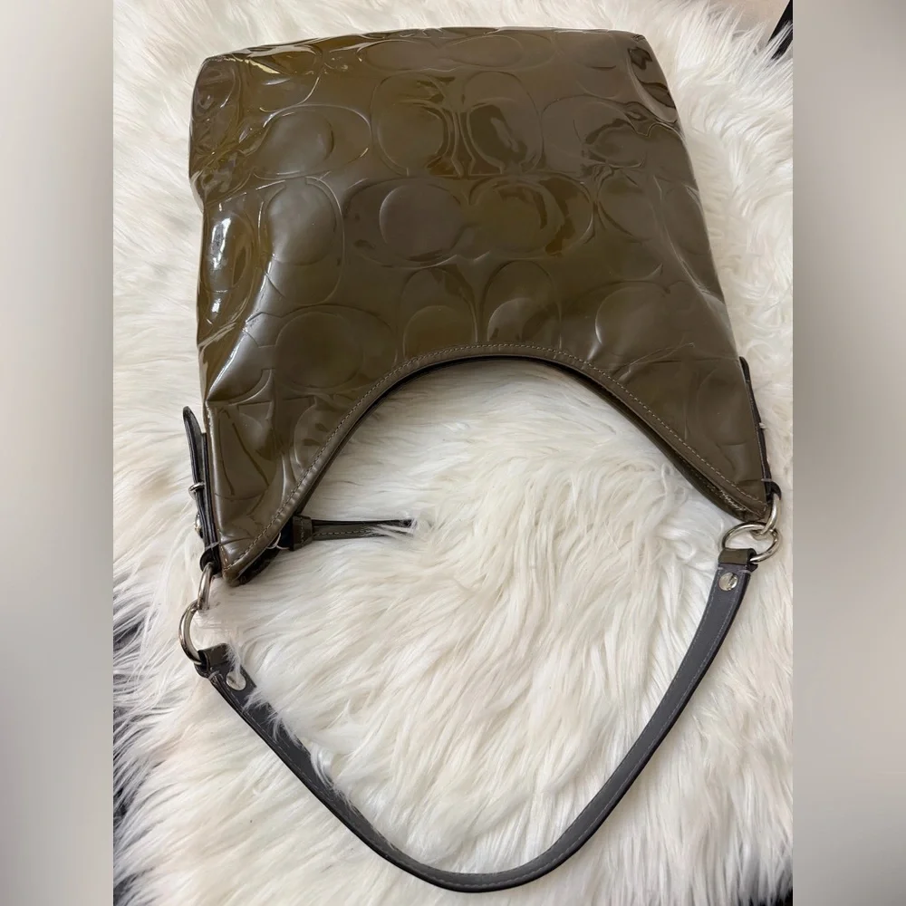 Coach Glossy Olive Shoulder Bag#F16172